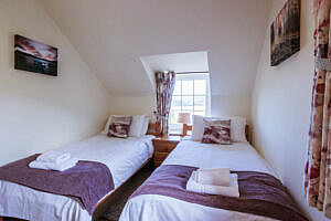 The twin bedroom in the cottage